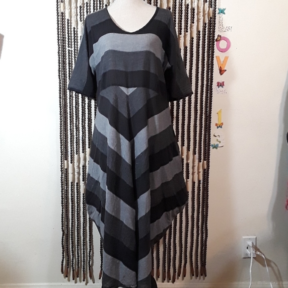 CHIC BODIL DRESS - Picture 1 of 8